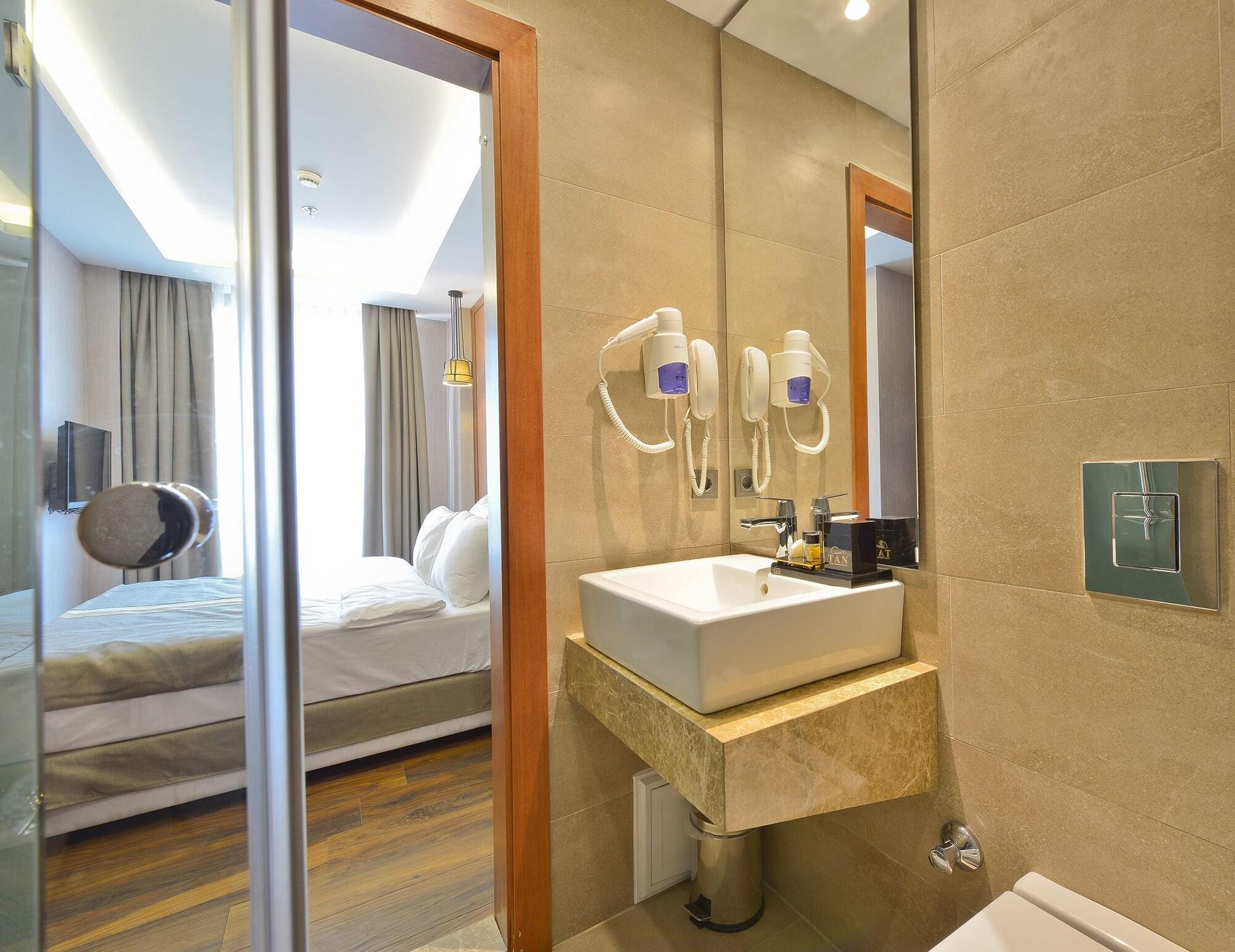 Blueway Hotel City Istanbul Bagian luar foto
