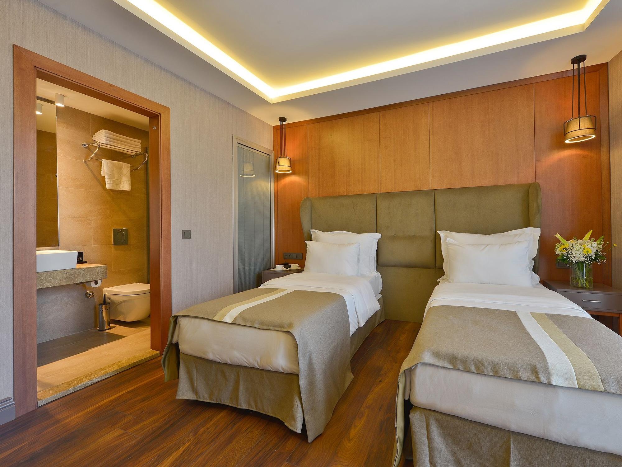 Blueway Hotel City Istanbul Bagian luar foto